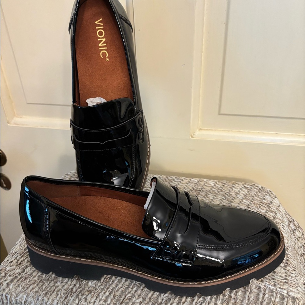 NEW Vionic Cheryl Black Patent Leather Loafers - Picture 4 of 7